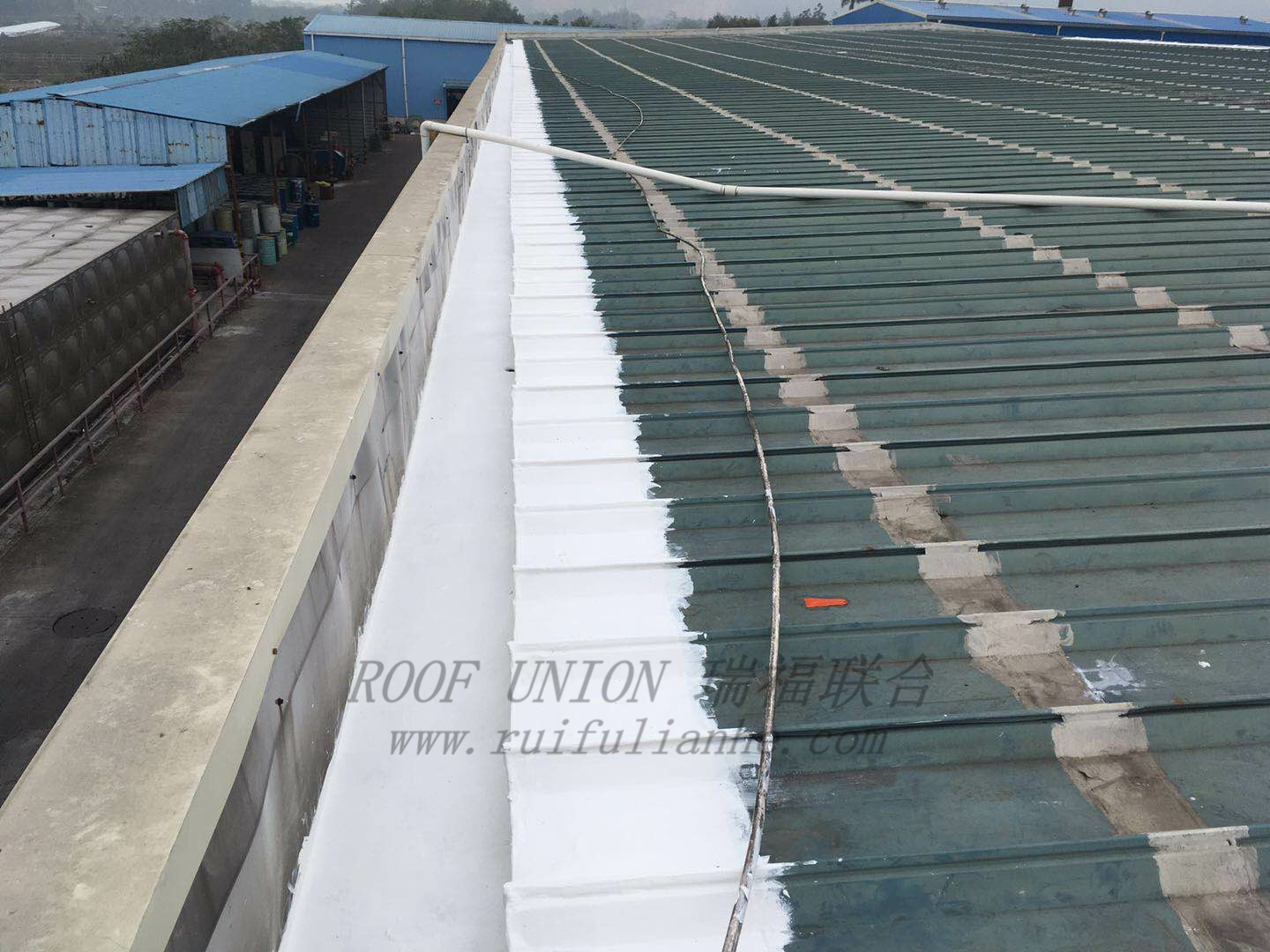 珠海大型水产饲料生产企业钢结构天沟防水工程