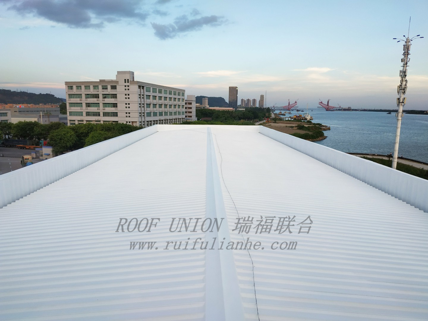  广东某大型钢材制造企业金属屋面防腐工程