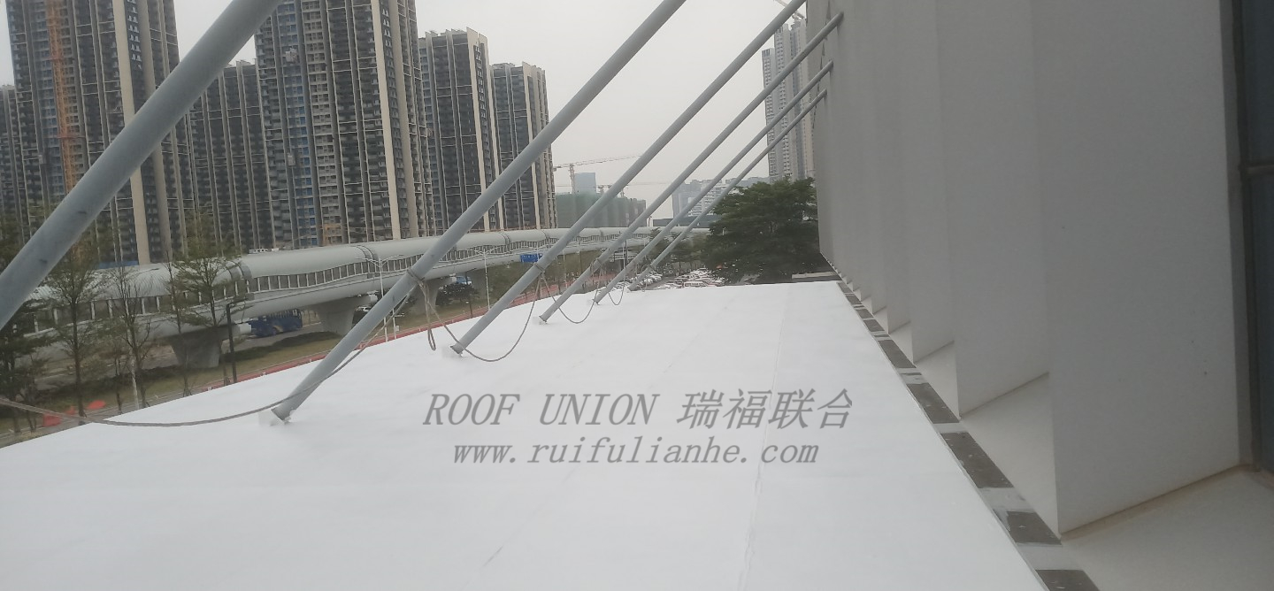 广东某大型半导体生产企业铝扣板雨棚屋面防水工程